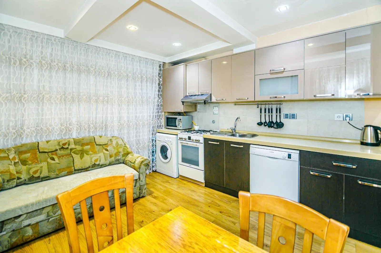 Sunshine Apartment Bakoe 0*,